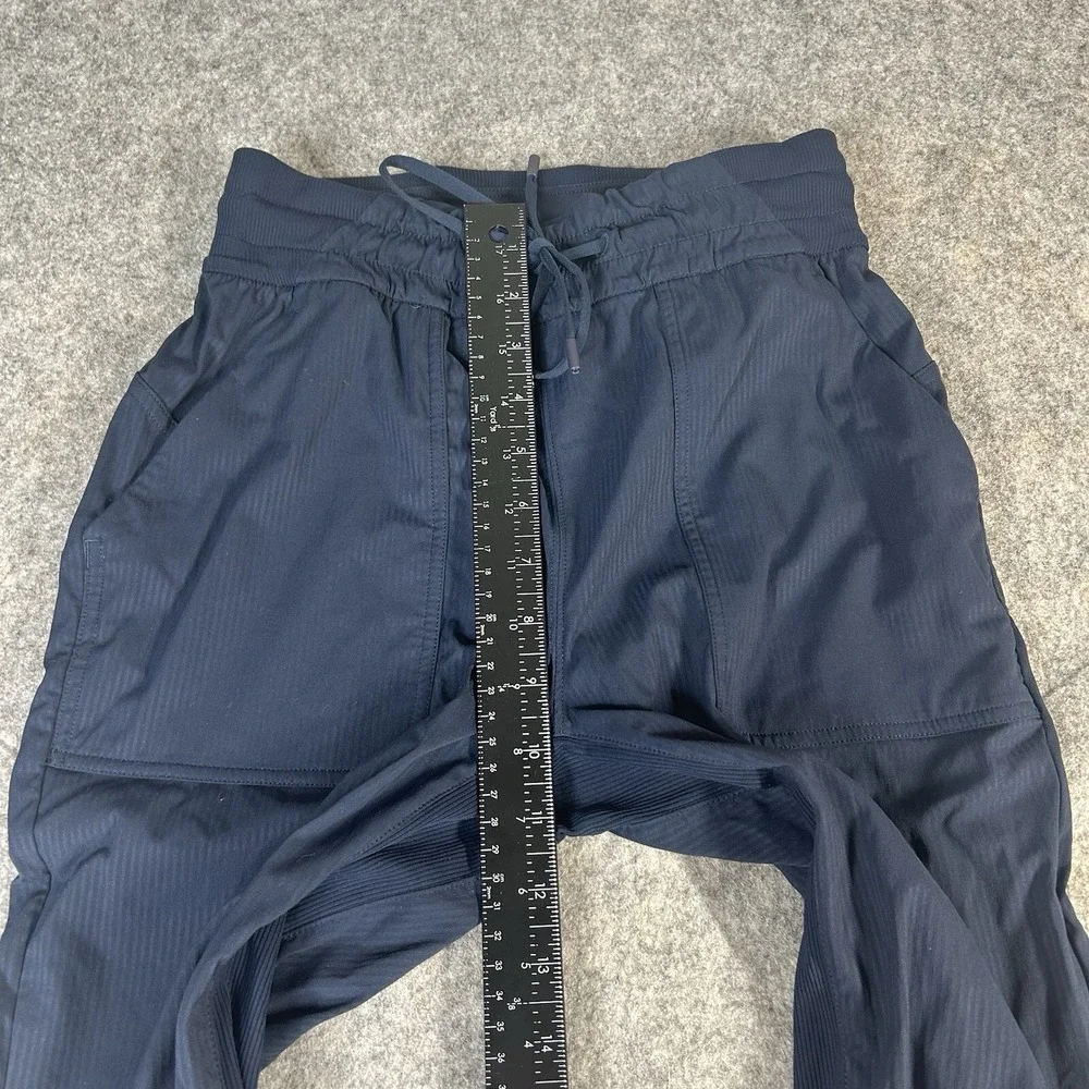 Lululemon Women's 2 Navy Blue Beyond The Studio Ankle Crop Pant 24